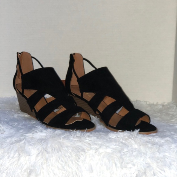 “Katie” upper cut Ankle Wedges - Picture 3 of 5